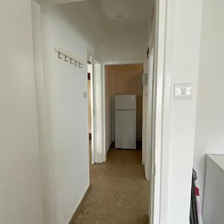 Boho-chic One Bedroom Flat In דירה