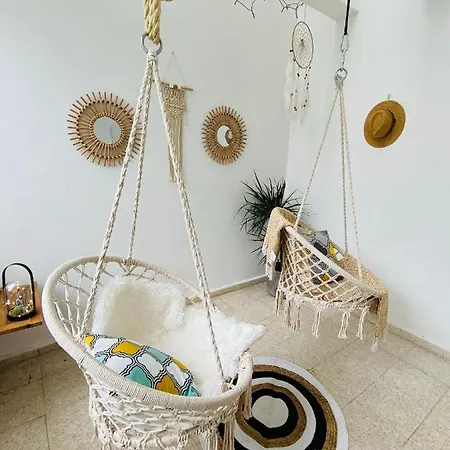 Boho-chic One Bedroom Flat In Lejlighed